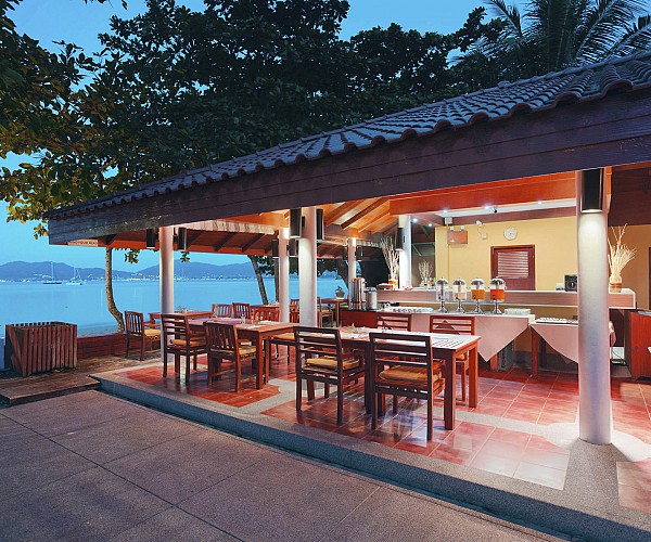 Restaurants & Bars