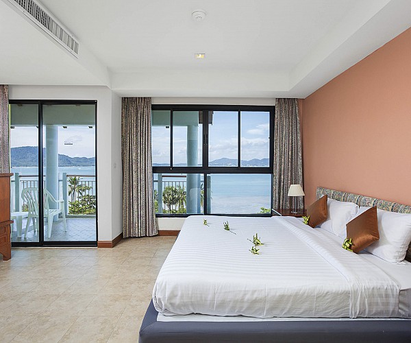 Deluxe Two Bedrooms