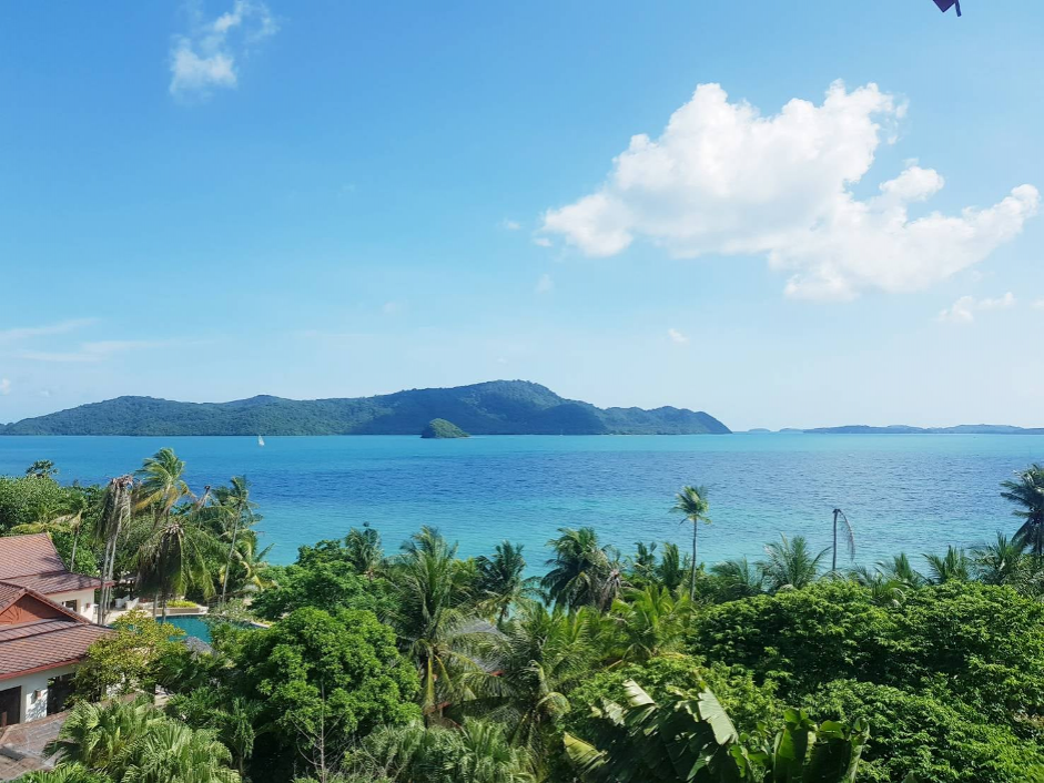 By the Sea – Where Romance Meets Tranquility